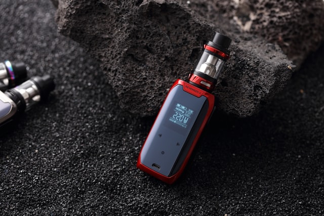 5 Essential Accessories You Must Carry In Your Vape Kit
