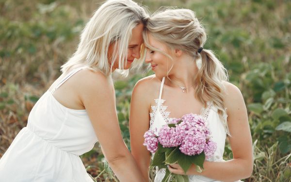 Tips for Picture-perfect Mother of the Bride Hair and Makeup
